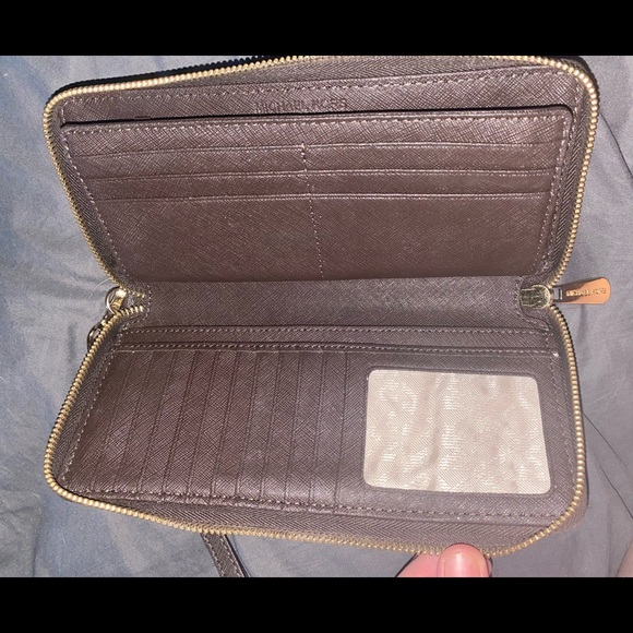 Michael Kors Wallet - Picture 3 of 4